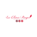 Logo Les Chênes Rouges : texte élégant, rose et rouge, anneaux d'arbres et feuille de chêne rouge.