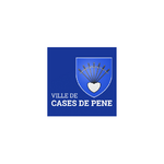 Logo carré bleu, cœur blanc et six épées, texte "VILLE DE CASES DE PENE" sur fond uni.