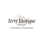 Logo Terre Exotique : nom en script élégant, voilier en fond, slogan italique " Civilisations et Gastronomie ".