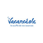 Vacancéole, logo manuscrit bleu, oiseaux sur "V", slogan "le souffle de vos vacances" sur fond blanc.